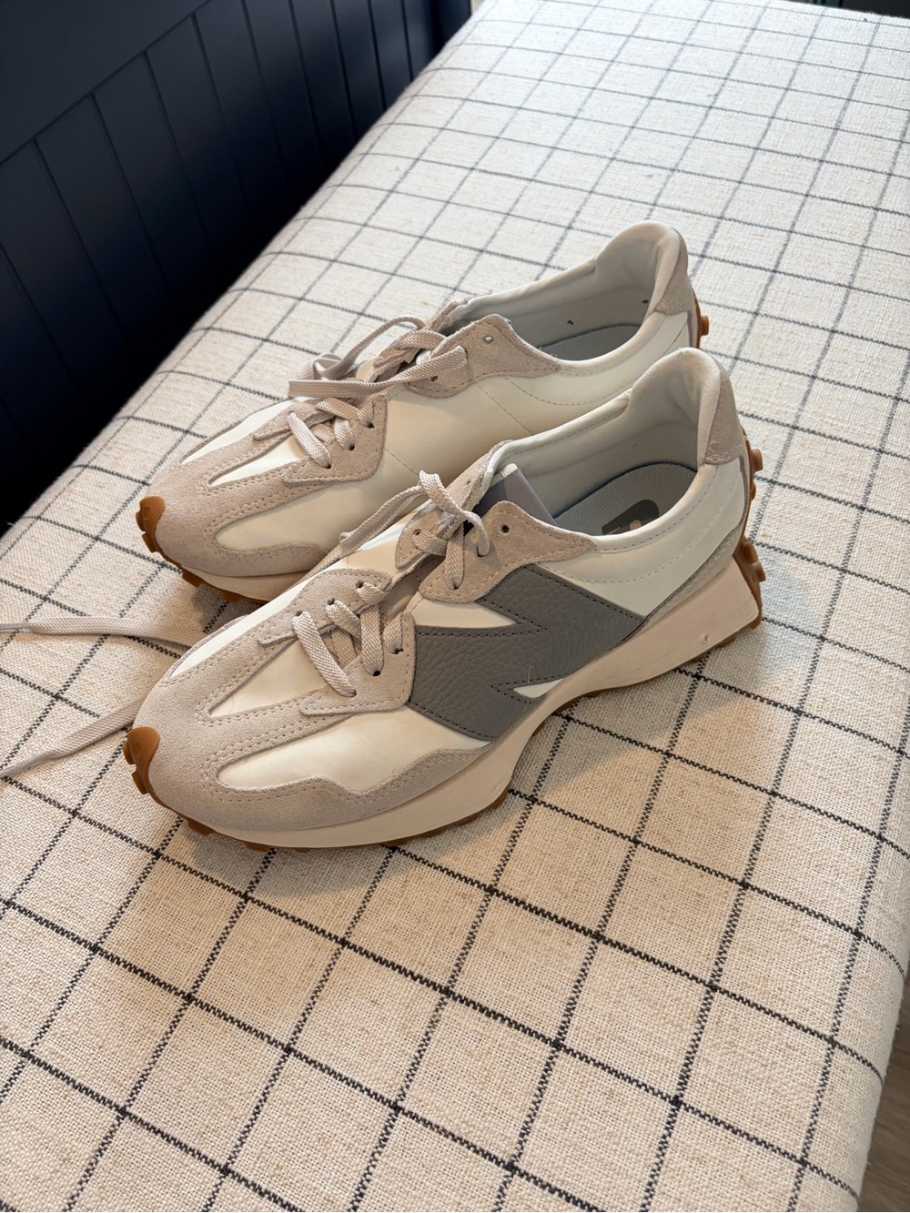 New Balance Unisex 327s - Picture 2 of 11